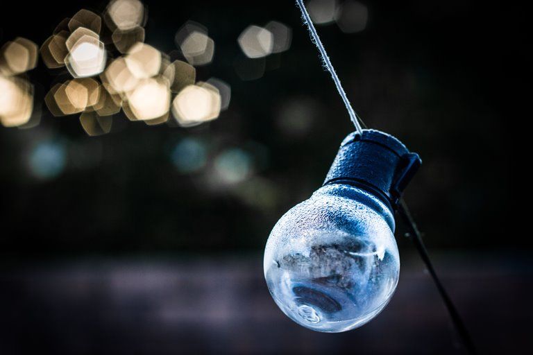 O Cabo De Extensão Está Deitado No Chão Com Grande Consumo De Corrente Que  O Fio Pegou Fogo. O Conceito De Alta Energia Foto de Stock - Imagem de  afeto, falha: 211429110